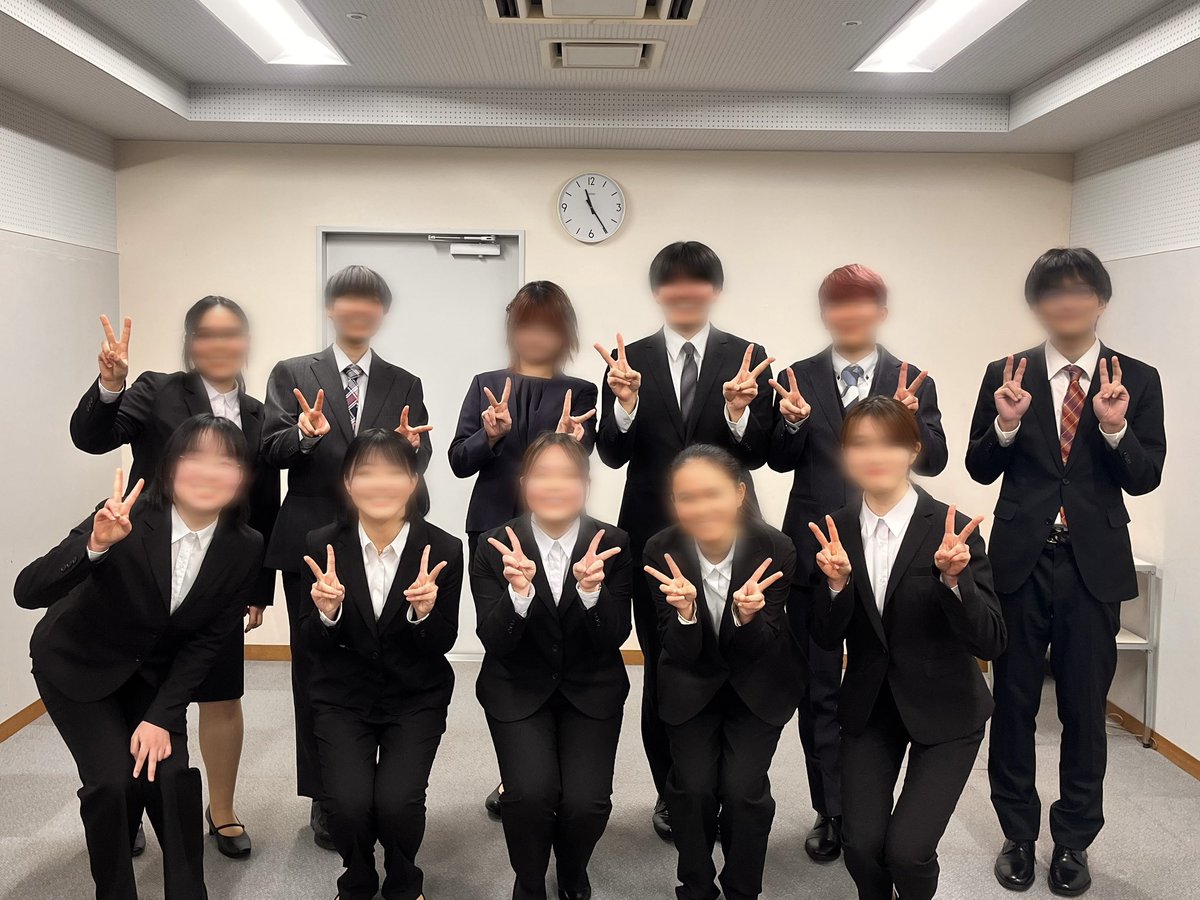 kindaigassyo's tweet photo. 【金沢大学卒業式】
昨日卒業式が行われました💐
合唱団は校歌を歌わせていただました。
厳かな雰囲気の中で歌わせていただき、とても貴重な経験になりました✨
卒業生のみなさん、ご卒業おめでとうございます🌸
これからのご活躍を心から応援しています！ https://t.co/Qaj1yVFnA2