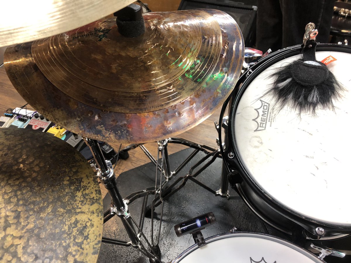 RECやライブ、新しいお誘いなどなど楽しみなことが増えてきました。無理せず体力蓄えて頑張ります！写真は遂に導入しましたemjmodのスタックシンバルです！