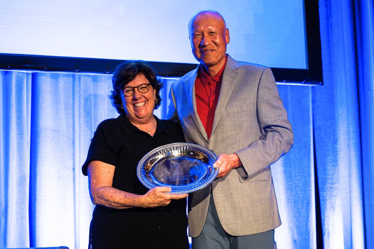 Fortinet's tweet image. We're proud to be part of the @LPGA Pioneer Dinner during Founders Cup week—an evening dedicated to honoring the trailblazers who have shaped women’s golf.

At #Fortinet, we believe in the power of leadership, resilience, and creating opportunities for future generations.

We’re