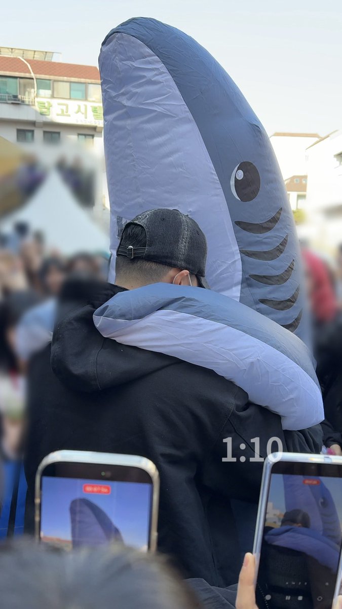 𝟭:𝟭𝟬 tweet media