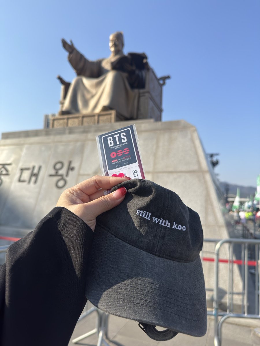 DailyJungkoook's tweet photo. Still With Koo cap at Gwanghwamun Square 💜 https://t.co/8VjTpl4qu9