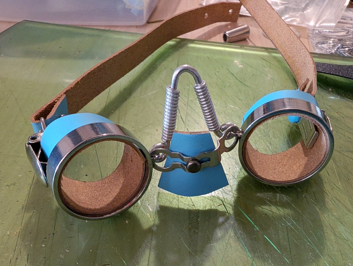 ともこな tweet media