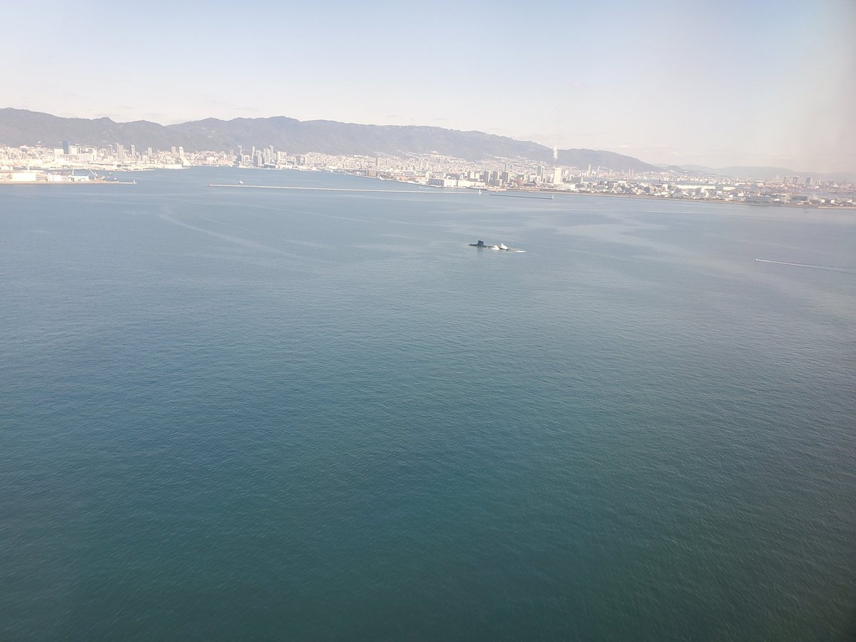 tabi_ekimemo's tweet photo. 202603
神戸空港着陸寸前で外を見てたら潜水艦が浮上してきた https://t.co/HDl7oqQn4y