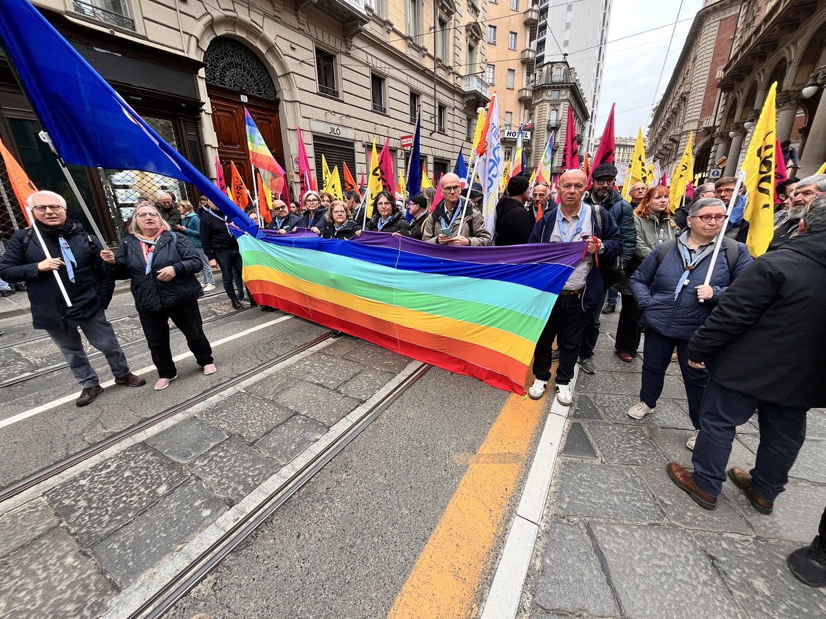 NFratoianni's tweet image. A #Torino con migliaia di persone, ragazzi e ragazze per un impegno rinnovato contro le #mafie.
L’Italia non può tollerare nessuna ambiguità  o collusione nelle Istituzioni con la criminalità organizzata.