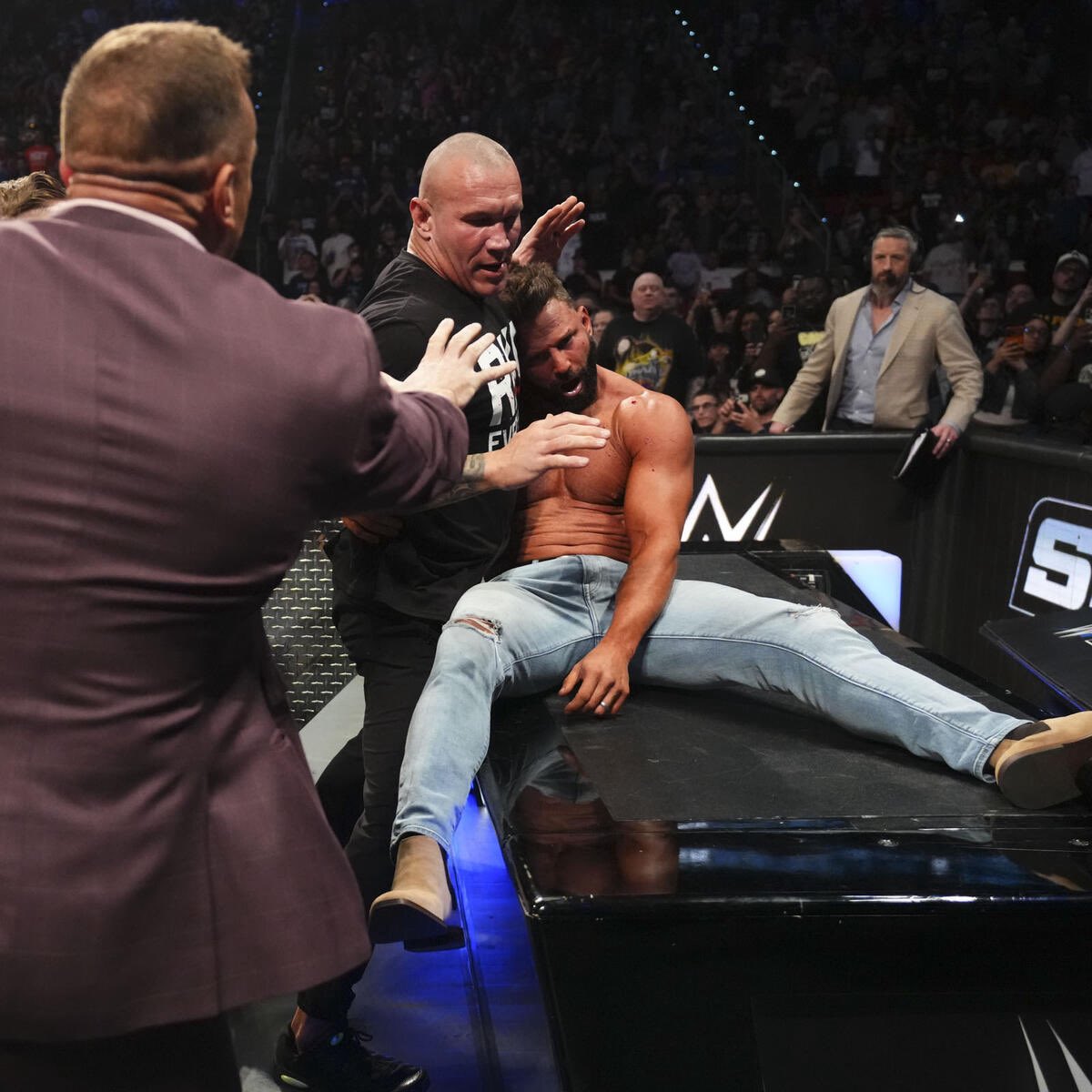 Strike first, questions later. 𓆙 Not @RandyOrton. tweet media