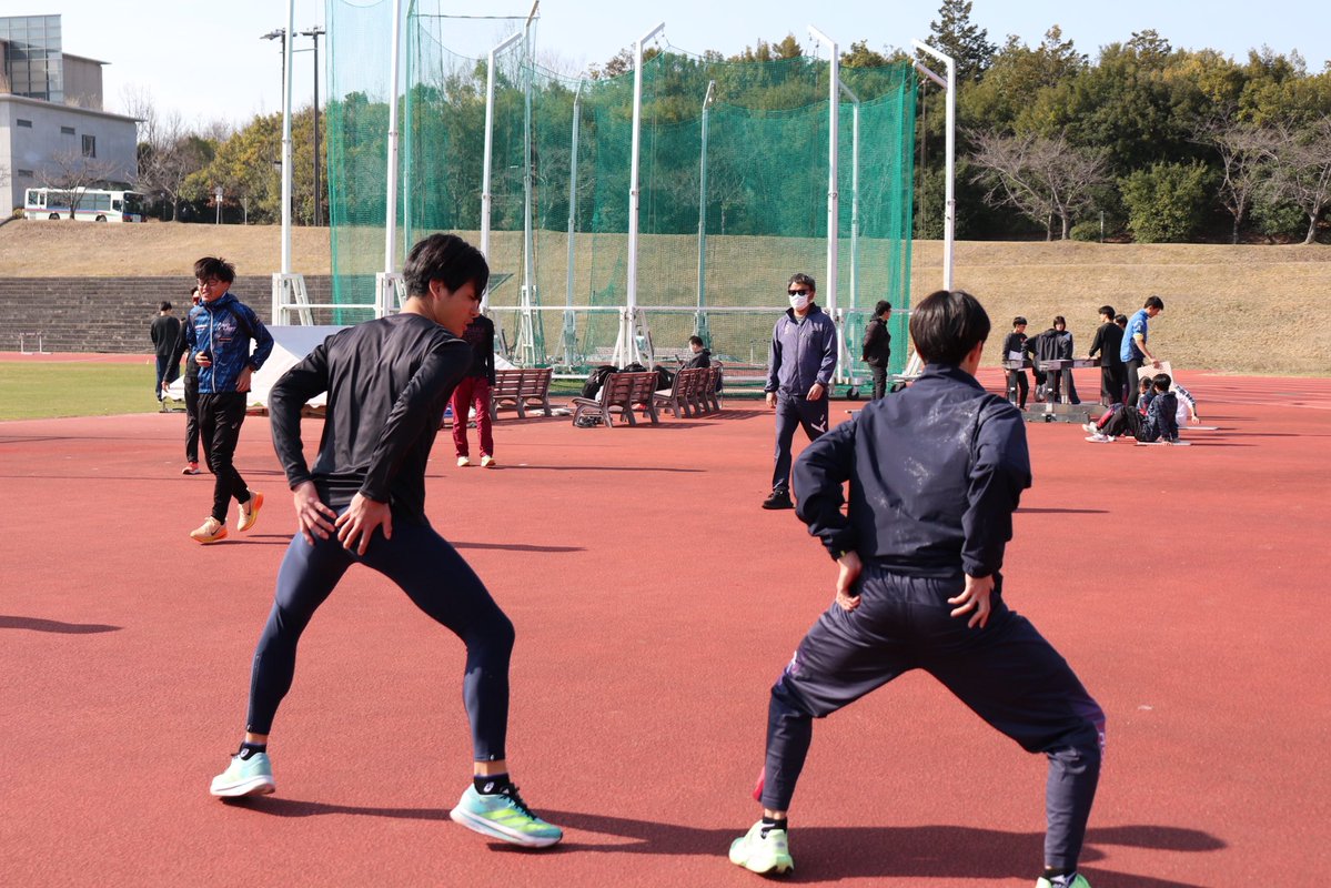［立命館大学 × 立命館守山高等学校　合同練習会］

本日、附属校である 立命館守山高等学校 陸上部中長距離パートのみなさんと合同練習を行いました‼︎

フレッシュな高校生と練習をすることで、良い刺激を受ける有意義な時間となりました！
高校生のみなさん、ありがとうございました‼︎
