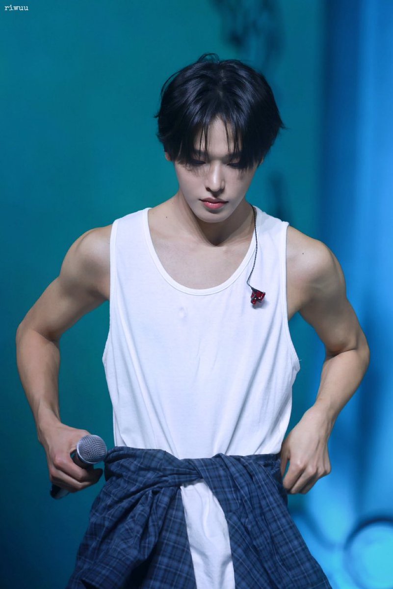 아니이남자상박(목승모쇄골어깨로이어지는)씹지리는데 전생에도 똑같앴는지 어떤년이 뽀뽀존나많이해놔서 지금 어깨랑 승모,목 부근에 점 존나 많아 아..미쳤어요진짜?