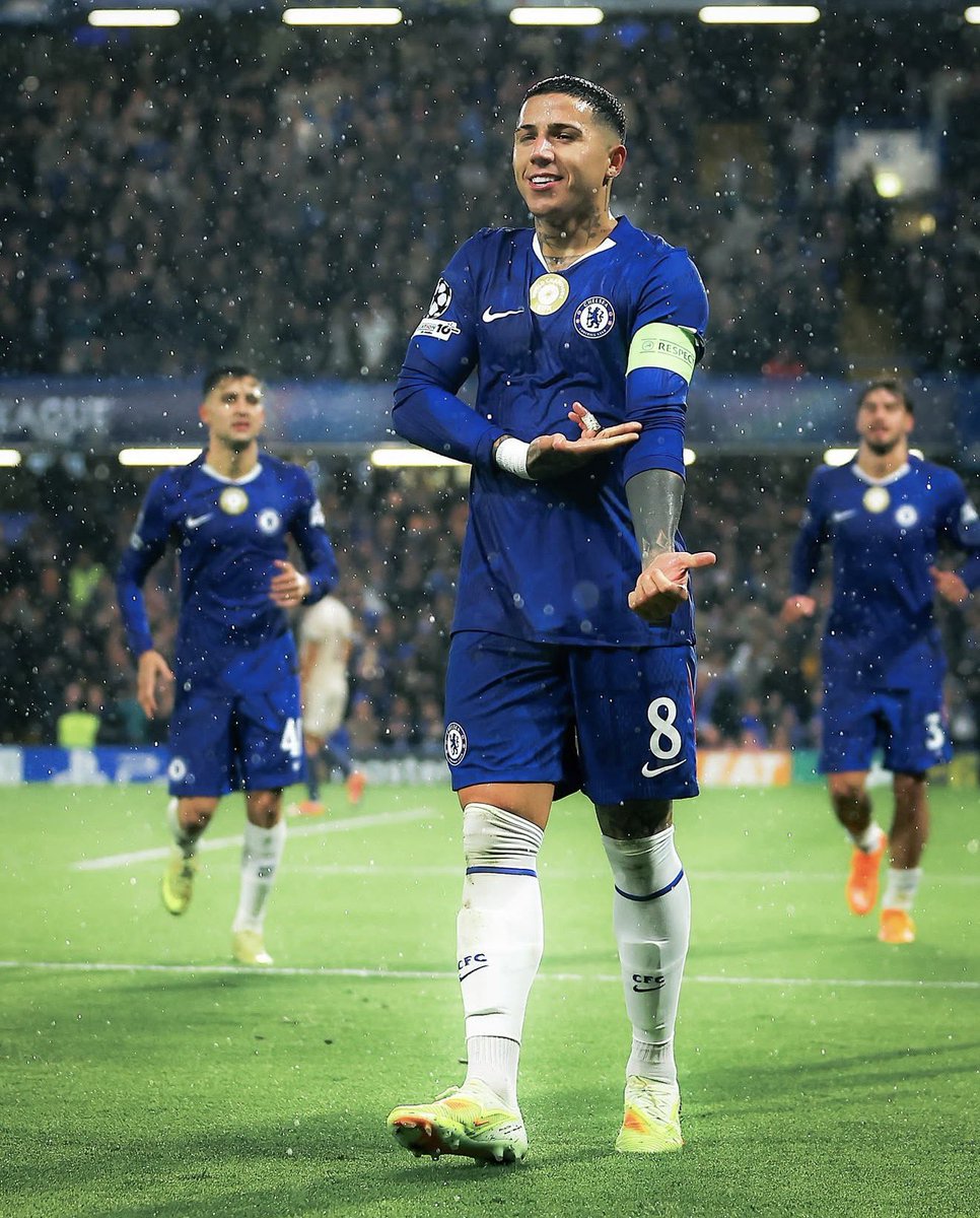 10.Moisés Caicedo 🇪🇨

9 João Neves 🇵🇹

8.Jamal Musiala 🇩🇪

7.Federico Valverde 

6.Bruno Fernandes 🇵🇹

4.Rodri 🇪🇸

3.Jude Bellingham 🇬🇧

2.Pedri 🇪🇸………..𝙨𝙝𝙤𝙬 𝙢𝙤𝙧𝙚