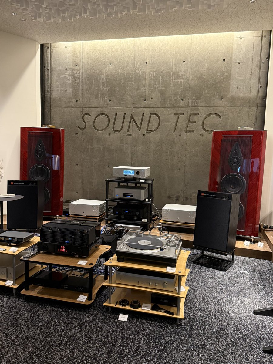 SOUNDTEC_Jr's tweet photo. オーディオ屋さんは実験が大好き！
今日は試聴予約が入ってるJBL4312Gにilungoの天然皮革インシュレーターかましてみたら、、こいつは凄いや。と。
低域の締まり方が全く変わって空気感が別次元に👍

これだから面白いのよね、オーディオは。

ここからは、どんどん好きな音楽聴きたくなるループです。 https://t.co/nRFbDdF4YN