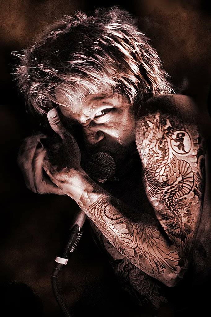 kyo posting tweet media