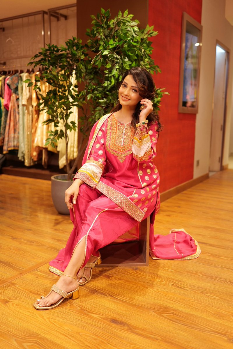 adaa khan tweet media