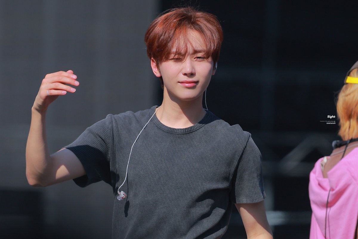 𝑠𝑖𝑔ℎ𝑡 tweet media