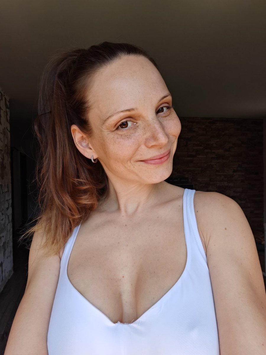 Laura Simonova 🌹 tweet media