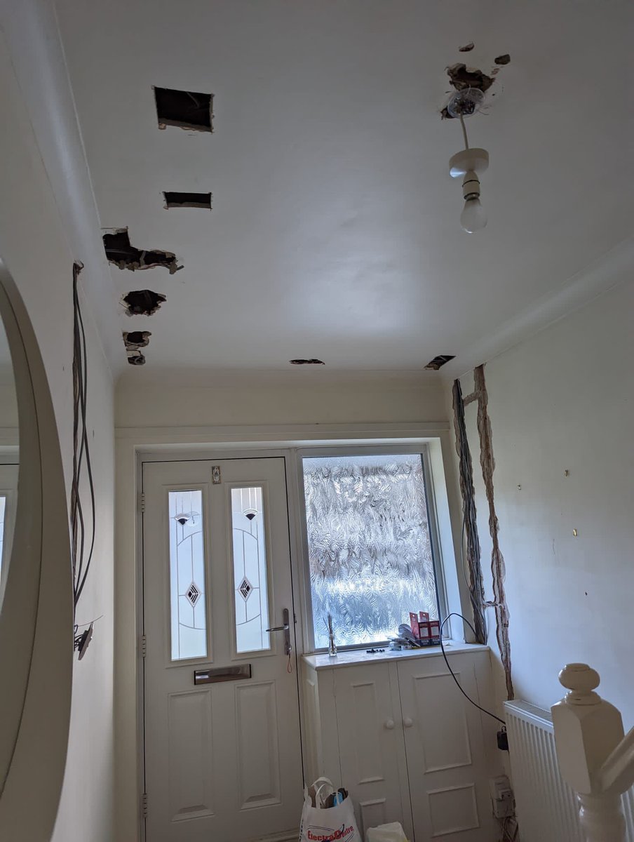 Jlaplastering27's tweet photo. @DecoratorsU I’ve seen worse 🙈🤣 https://t.co/Pc0KDgQ85k