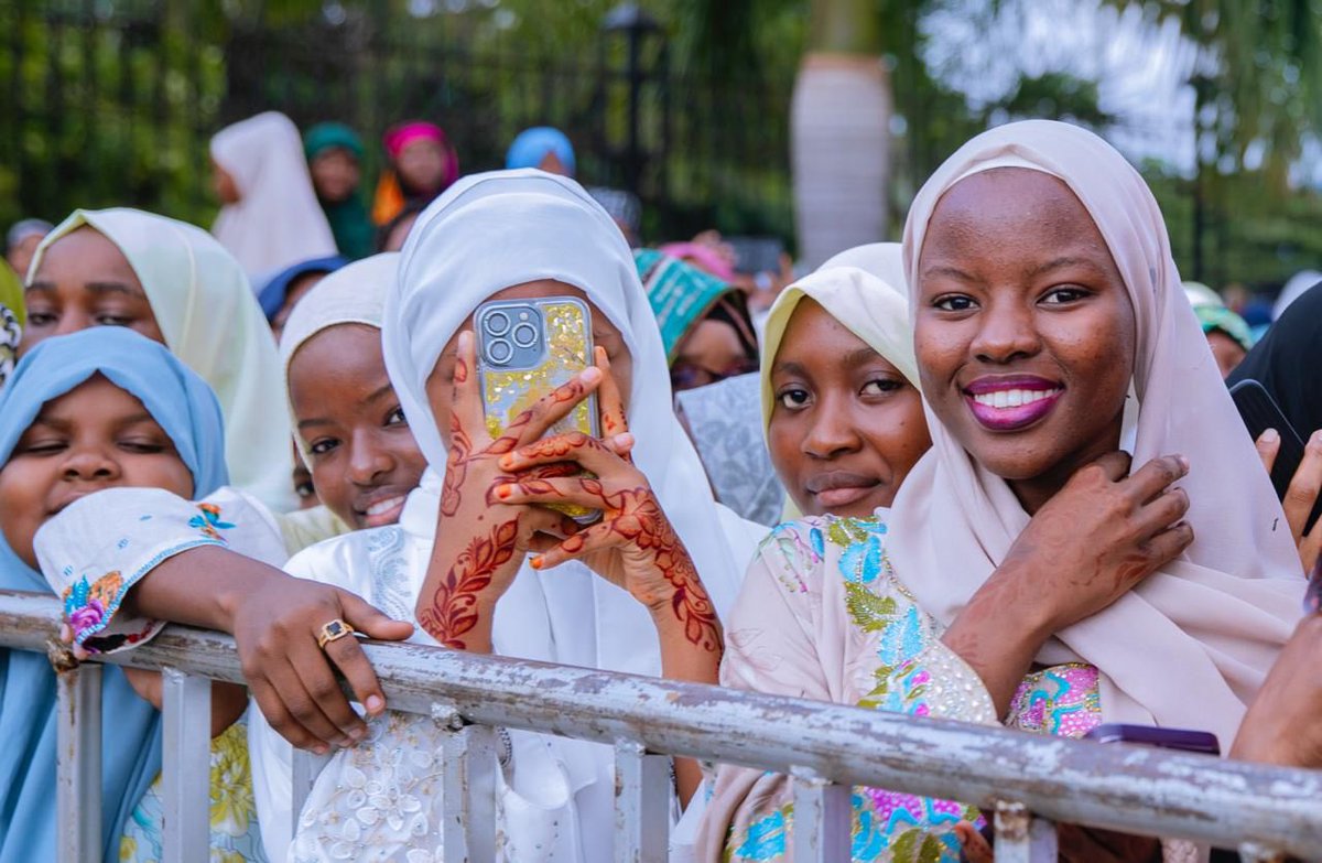 clickHabari tweet media