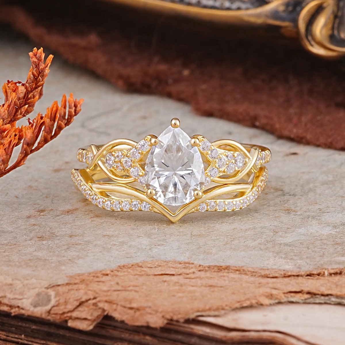 Romalarjewelry's tweet photo. Building the ultimate ring wardrobe. π€β¨ This romantic 5-prong Pear Moissanite is the perfect stacking essential. #RingStack #PearCut #MoissaniteRing #RingWardrobe #ROMALAR https://t.co/PHlLecMJQV