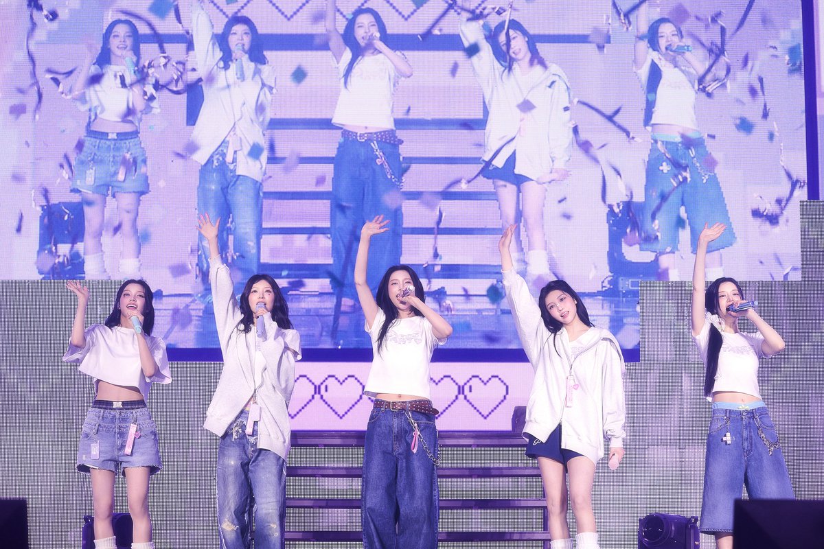 ILLIT official tweet media