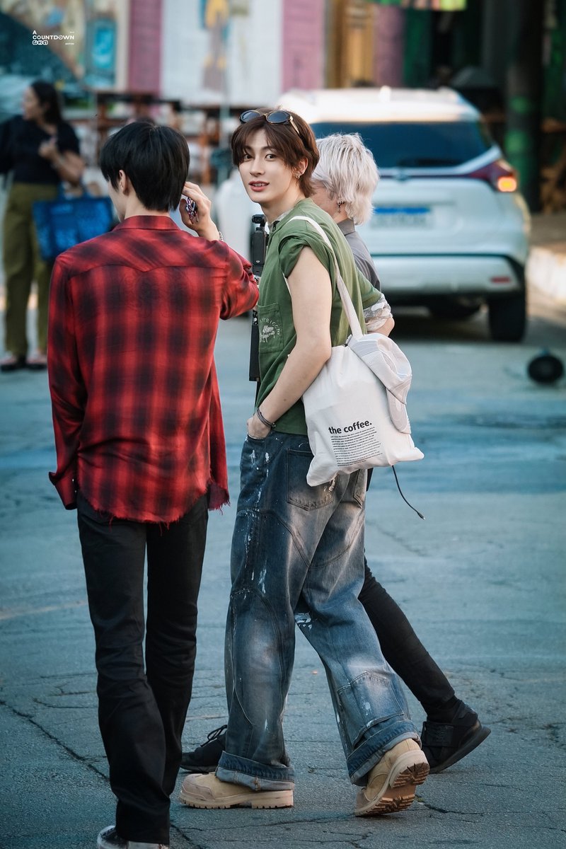 ACOUNTDOWN321 tweet media