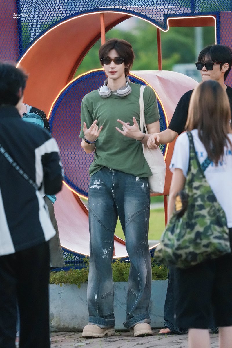 ACOUNTDOWN321 tweet media