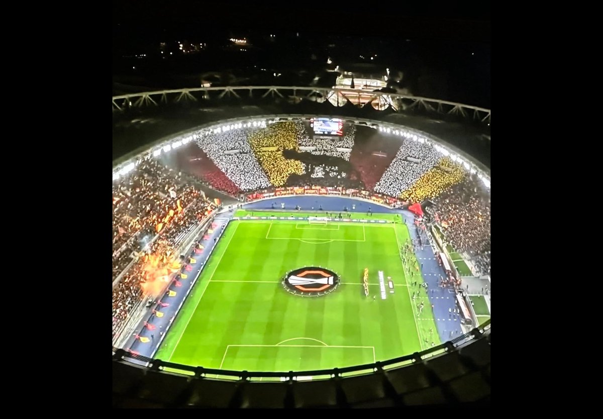 BrigataGabbaron's tweet photo. Prima il Coyote, poi il Gatto…
Al derby che fate?

#romamerda #lazio https://t.co/izuTRgsHzC