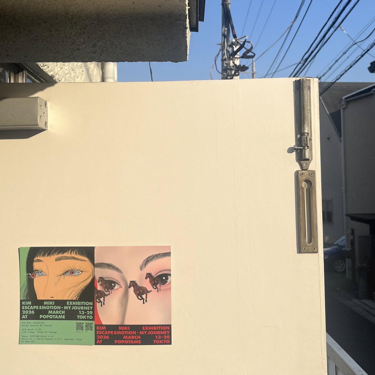 mtysid's tweet photo. 阿佐ヶ谷のブックギャラリーポポタムにてタトゥーアーティストのキム・ミキ個展、超良かった😸現実からの逃避や切実な願望としての肉体変容を描きつつそれに伴う痛みに意識的で、人間の皮膚やレンチキュラーというキャンバスを選ぶ(あるいは選ばれる)ことがとても自然で必然であることが示されていた https://t.co/jnllJvMEpW