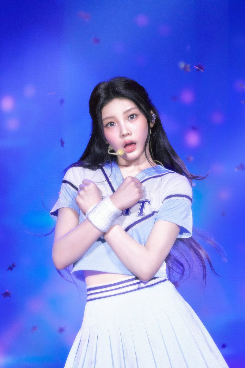 ILLIT official tweet media