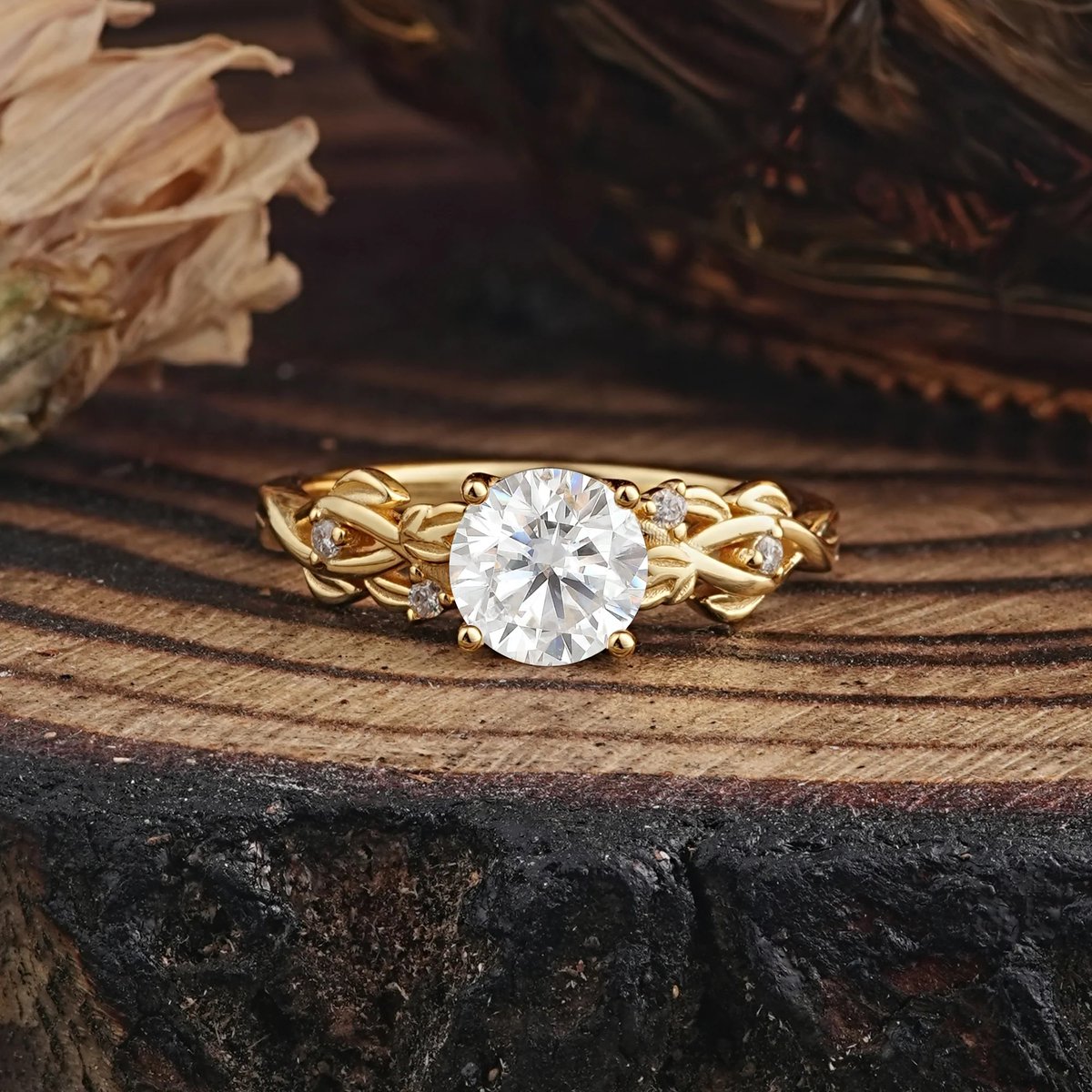 Romalarjewelry's tweet image. Straight out of an Old Hollywood film. 🎞️✨ This vintage Round Moissanite brings that classic 'It-Girl' glamour. #RoundCut #VintageRing #Moissanite #EngagementRing #ROMALAR