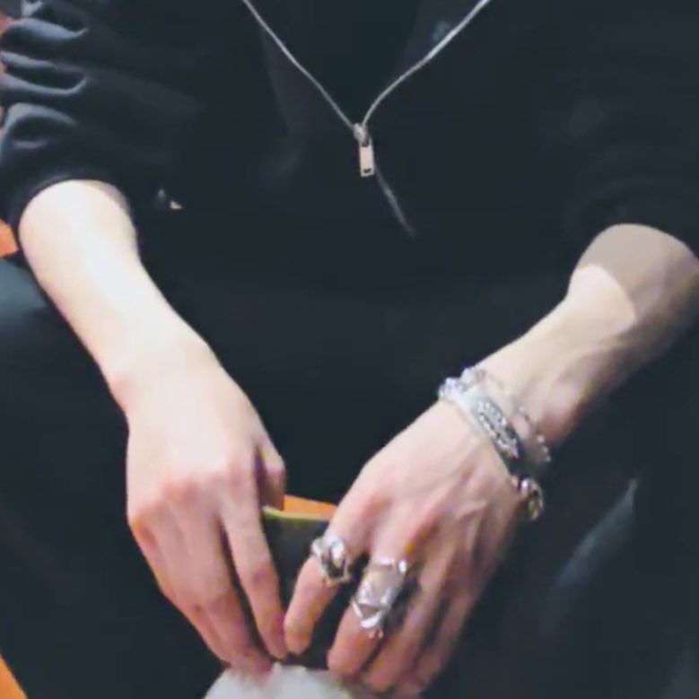 eris ♱ en- 7 tweet media