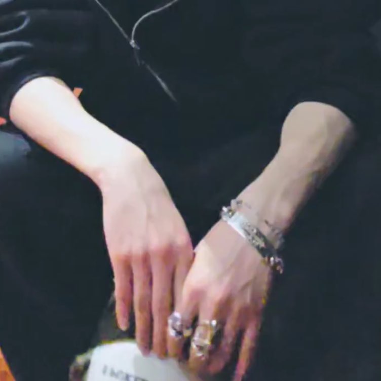 eris ♱ en- 7 tweet media