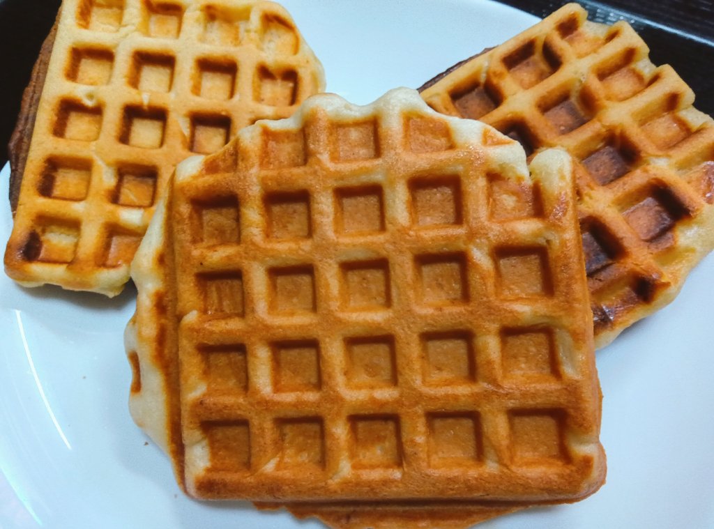 自炊飯ベルギーワッフル🧇🇧🇪。久しぶりで焼き加減を忘れるの巻き。
