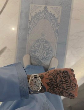 🟢Dünyaca ünlü İngiliz rapçi Central Cee, katıldığı bir canlı yayında Kelime-i Şehadet getirerek Müslüman olduğunu açıkladı. 

▪️"Artık Müslümanım" ifadesini kullanan sanatçı, İslamiyet'i seçtiğini ve yeni isminin 'Akil' (Aqeel) olduğunu duyurdu.