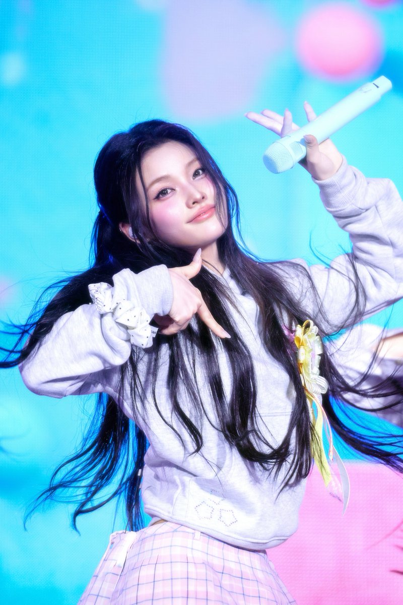 ILLIT official tweet media