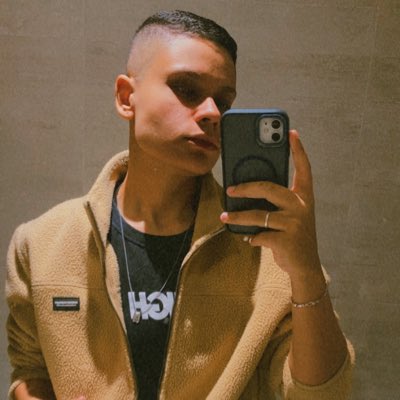 elemoliveira_'s tweet photo. #NovaFotoDePerfil https://t.co/84OKdcNUyK