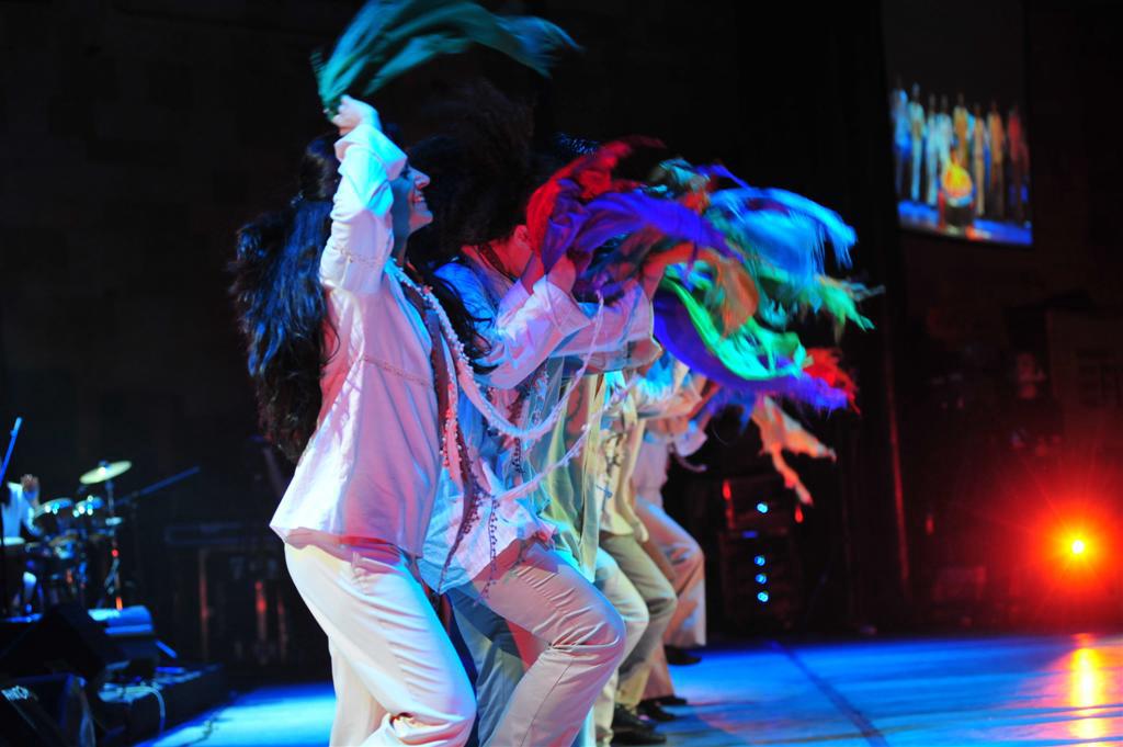 Yeniden başlamak,
Yeniden umut etmek,
Birlikte çoğalmak için.. 
Newroz pîroz be!

#Newroz #Nevruz #Nowruz #Norooz #Nawroz #Navruz #Novruz