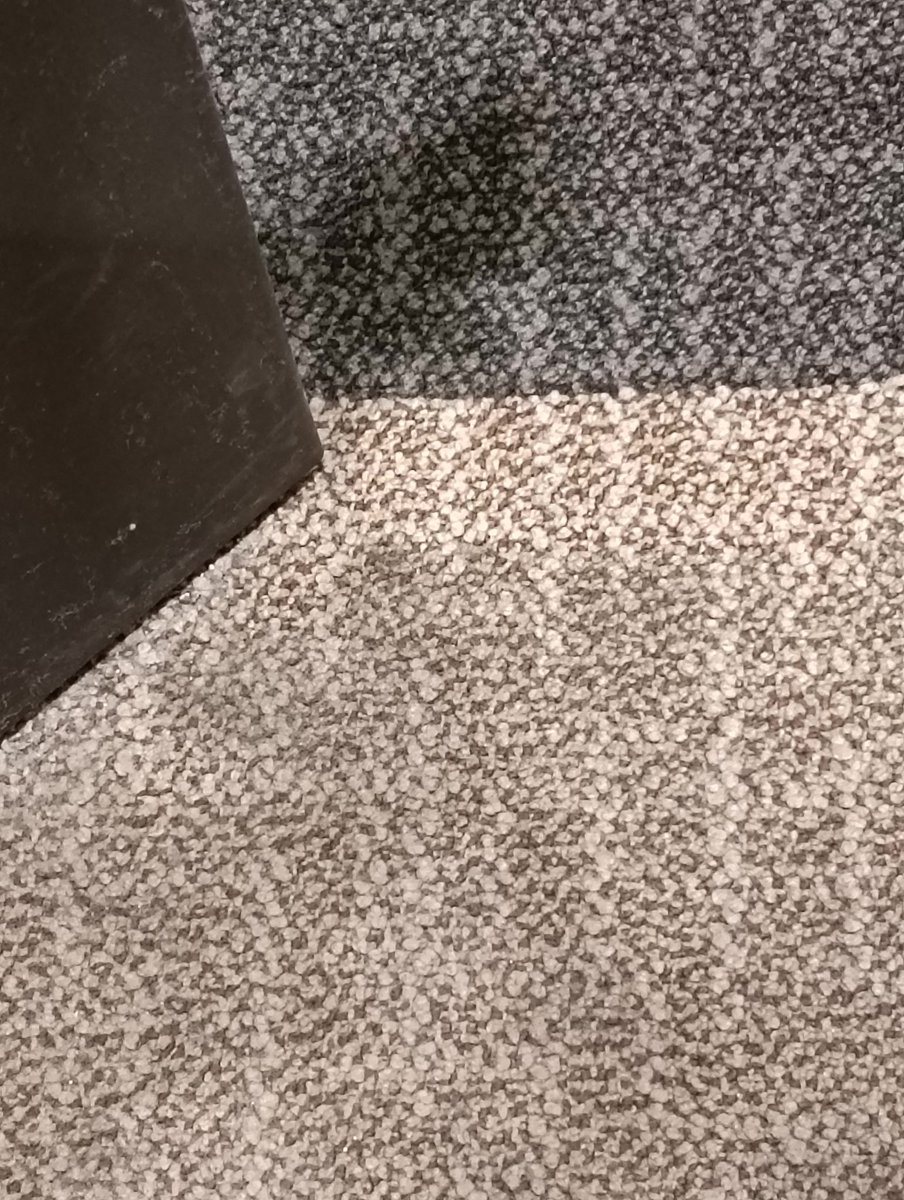 イオンモールでぼおっとしてる