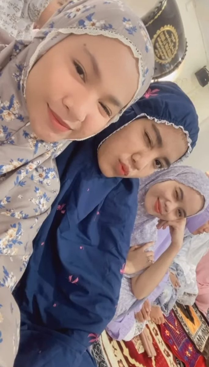 sumiraaa16's tweet photo. Lebaran syg 😘 thr bwt adek donk abg https://t.co/B8Q0Oe8oIT