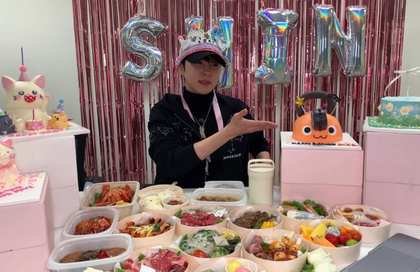 신아, 생일 축하해! 멋진 생일을 보냈기를 바래. 또 한 해를 너와 함께 보낼 수 있어서 정말 기뻐. 너는 항상 열심히 일하고, 고스티들이 너를 정말 고마워해! 🦊

#SHIN #이신 #HBD_SHIN #HAPPY_SHIN_DAY #이신_생일축하해 #느좋남_이신생일