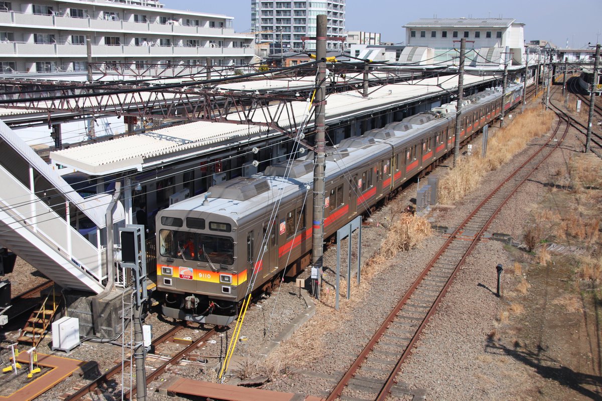 5000_EXPRESS's tweet photo. 東急9000系9010Fと9007Fが西武鉄道小手指車両基地へ甲種輸送。
それぞれを長津田駅付近で撮影しました。
9007Fは、9005Fの時と違ってスカートを一部残した状態での施行となりました。
牽引機はどちらもDD200-10でした。 https://t.co/eTqHnJou8A