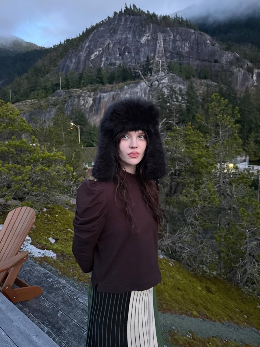 Sophie Thatcher Archive tweet media