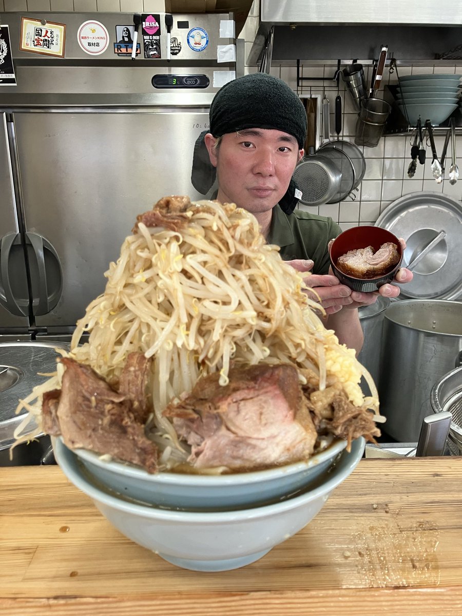 yujiro_ride's tweet photo. さわやかな連休皆さんうまいもん召し上がってるでしょうか🤗
ラーメン工藤さん江
きし麺並 今日豚ましするとなにわ星の豚だよっ😊ひゃい！喜んで😂いつものんうまいけど又いい風味でやわらか14い✨バカ幅きし麺厚さも絶妙食べやすい 量すごくてもん絶誠にごっつあんでした🫶 https://t.co/sNJh00bK7s
