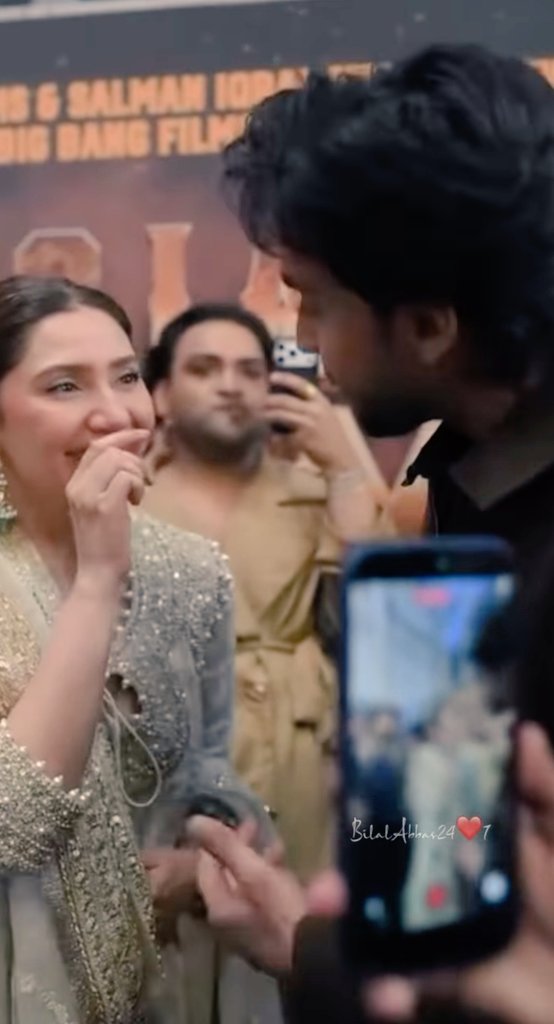 Ms_Me2coolxo's tweet image. We got Bilal × Mahira content 🥹🔥❤️

#BilalAbbasKhan #MahiraKhan