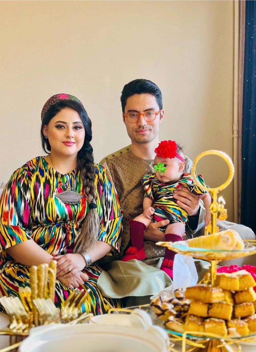 sofiea_sakhi's tweet photo. هم‌وطنان عزیز، عید و سال نو مبارک ♥️☘️
ګرانو هېوادوالو، اختر او نوی کال مو مبارک ♥️☘️ https://t.co/E7pmEootnp