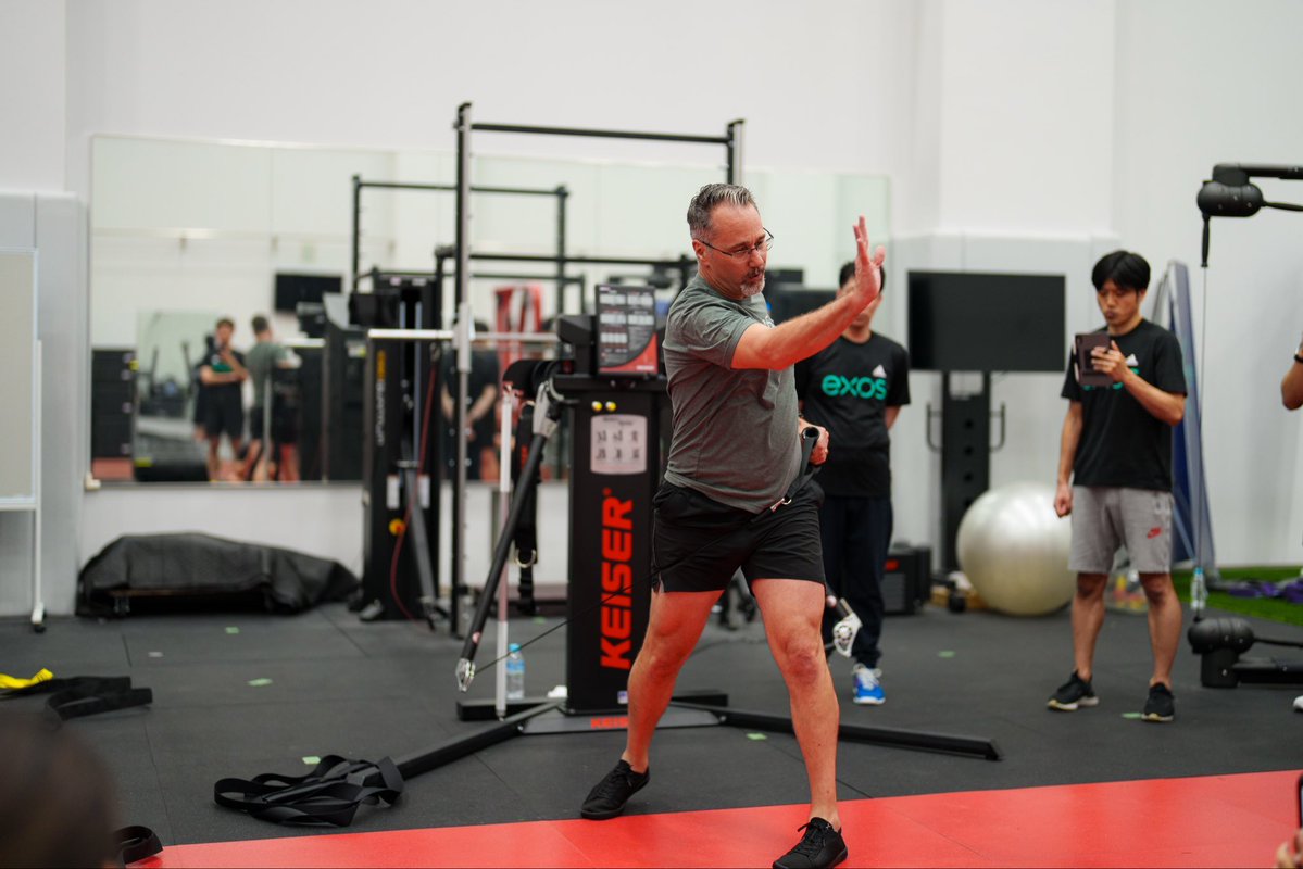 【exos Performance Mentorship Phase 1】

exosはこんな方におすすめです
・経験年数は増えたのに、指導の“軸”が定まらない ・アスリートを任される自信がない ・ウォームアップと本トレがつながっていない ・説明が感覚的で、単価が上がらない ・価格競争から抜け出せない