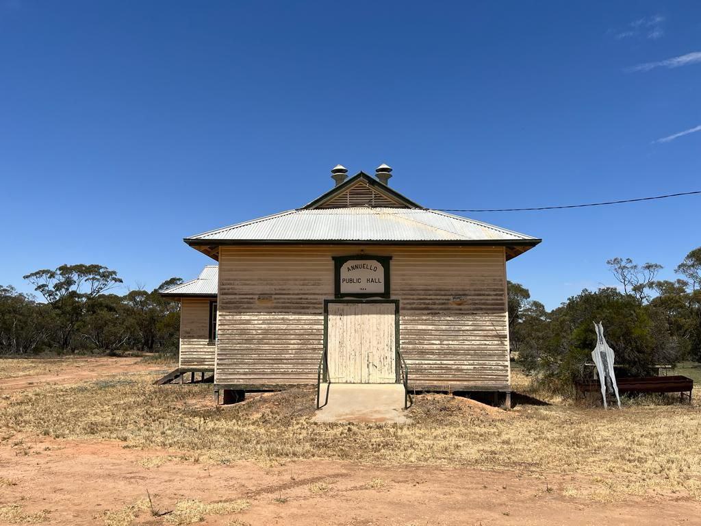 Austhetics tweet media