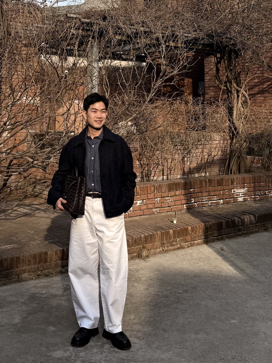 belleciious's tweet photo. มาชมผลงานของคุณเค้า เริ่ดนะ จัดที่ Red Brick Art Museum Beijing https://t.co/vMEktc5A63