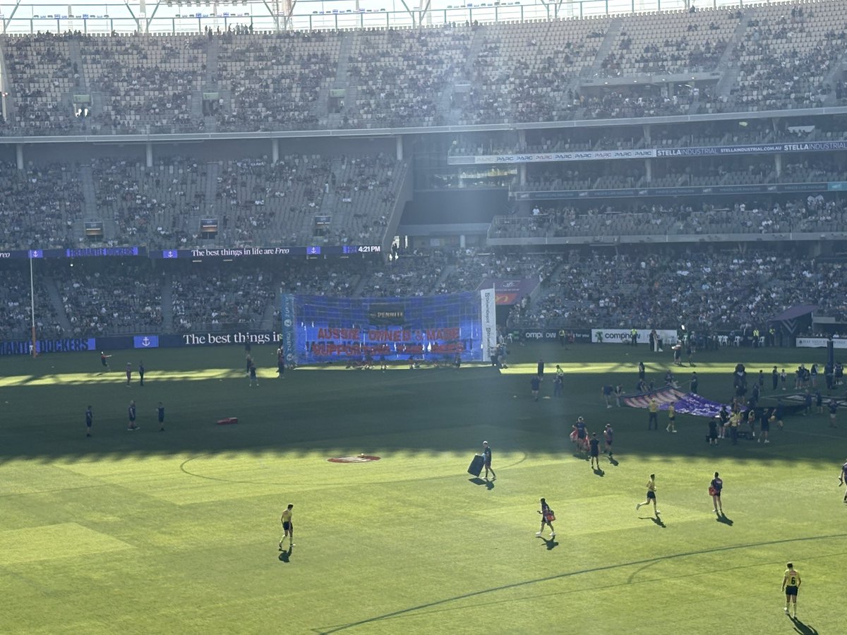AnthMFC4ever's tweet photo. Go Dees - King ball over to WA https://t.co/K8sKxa7ZrP
