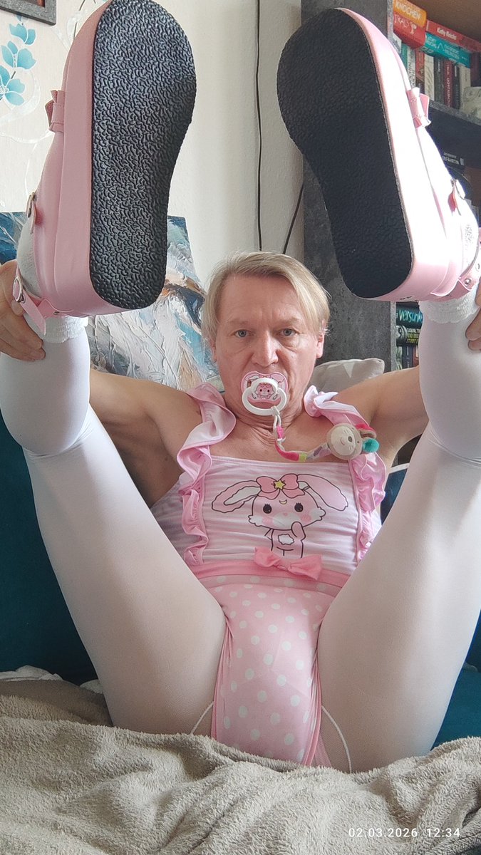 Vivian Tootinyforher tweet media