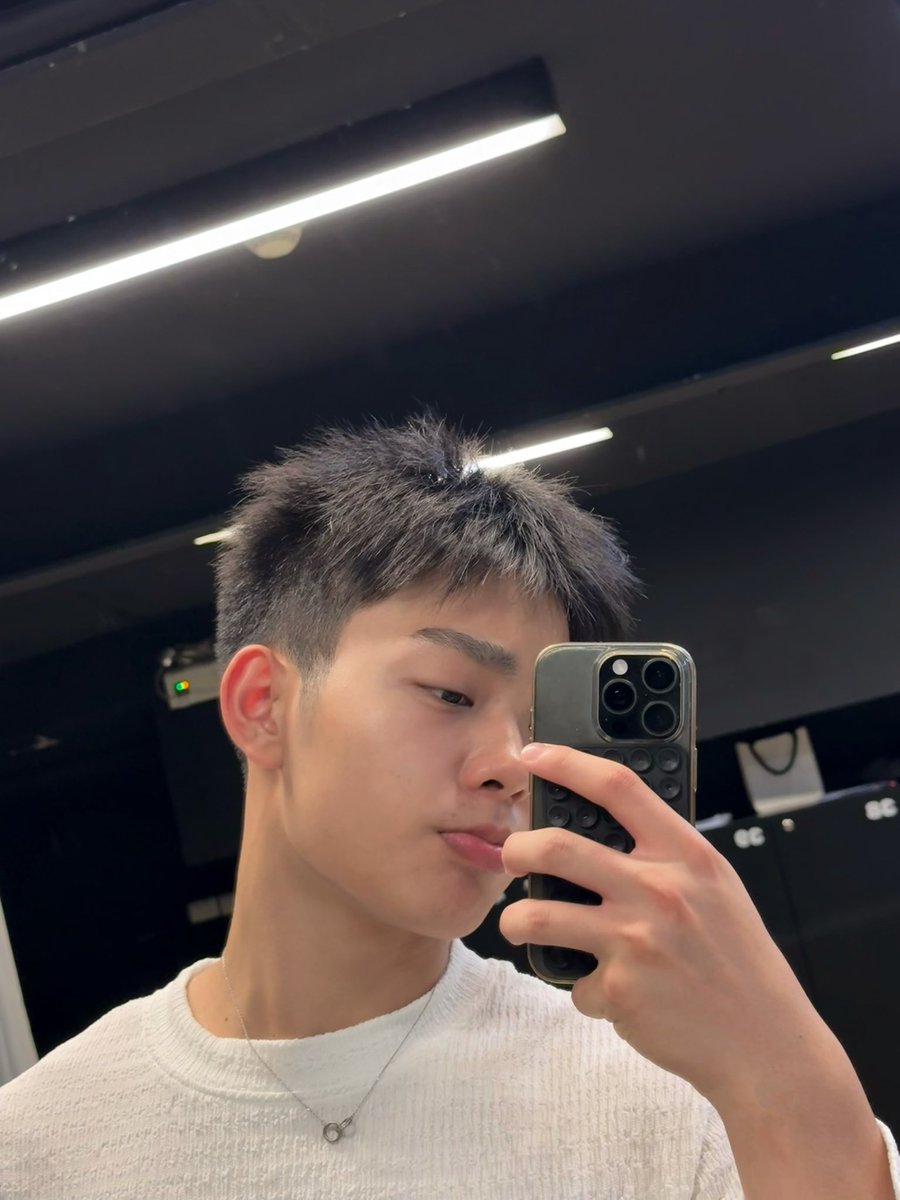 marcthh's tweet photo. กระจกกกกก https://t.co/nTdsxb6WzF
