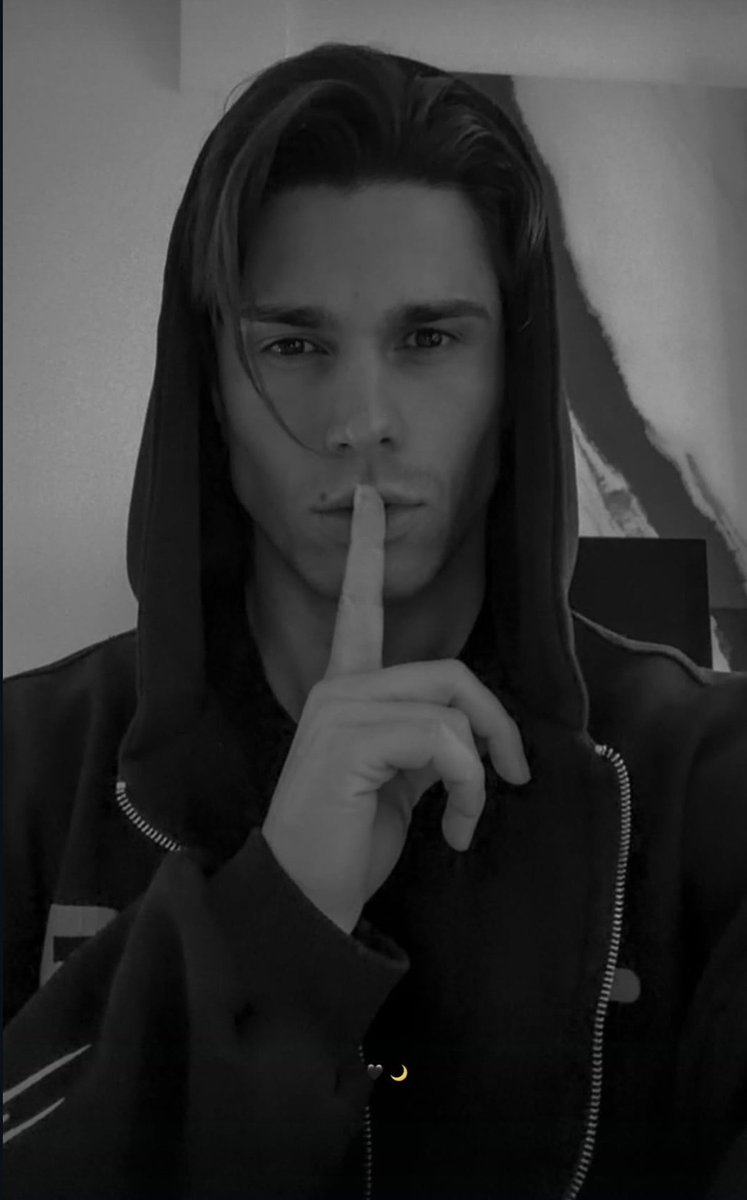 awonderfulday21's tweet photo. Shhhhhh😏😏😏
#LucaOne21M https://t.co/yWCczPKne4
