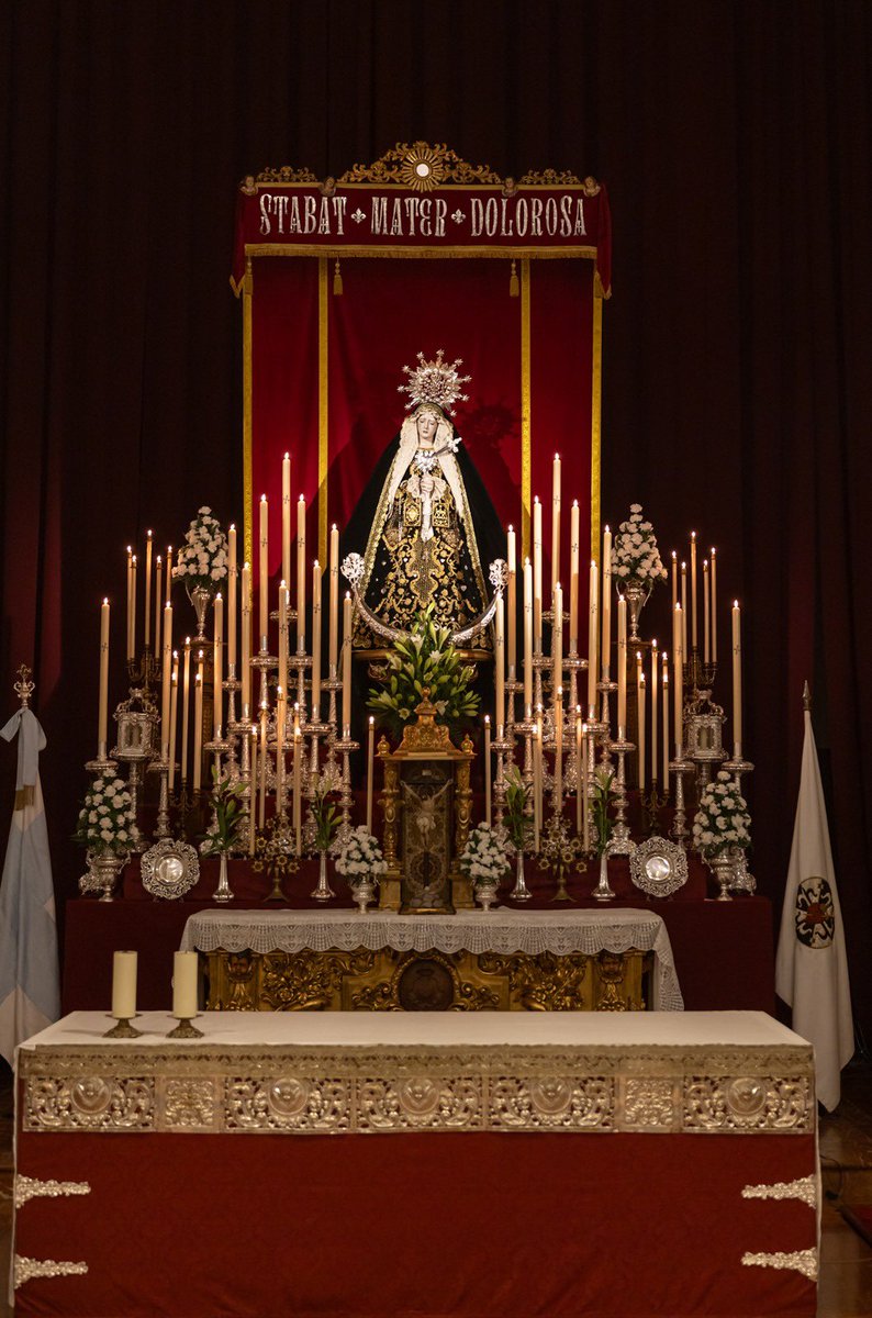 doloresdlpuente's tweet photo. «Ven, Madre, fuente de amor,
hazme sentir el poder del dolor
para que pueda llorar contigo.»

🖤🗡️ Ntra. Sra. de los Dolores preside el altar de la parroquia de Santo Domingo, con motivo de la celebración del septenario en su honor. 

#CofradíasMLG #DoloresdelPuente https://t.co/iCAuPVR0ys